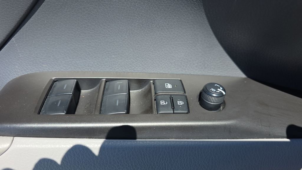 Used 2024 Toyota Camry LE w/ Convenience Package image 32