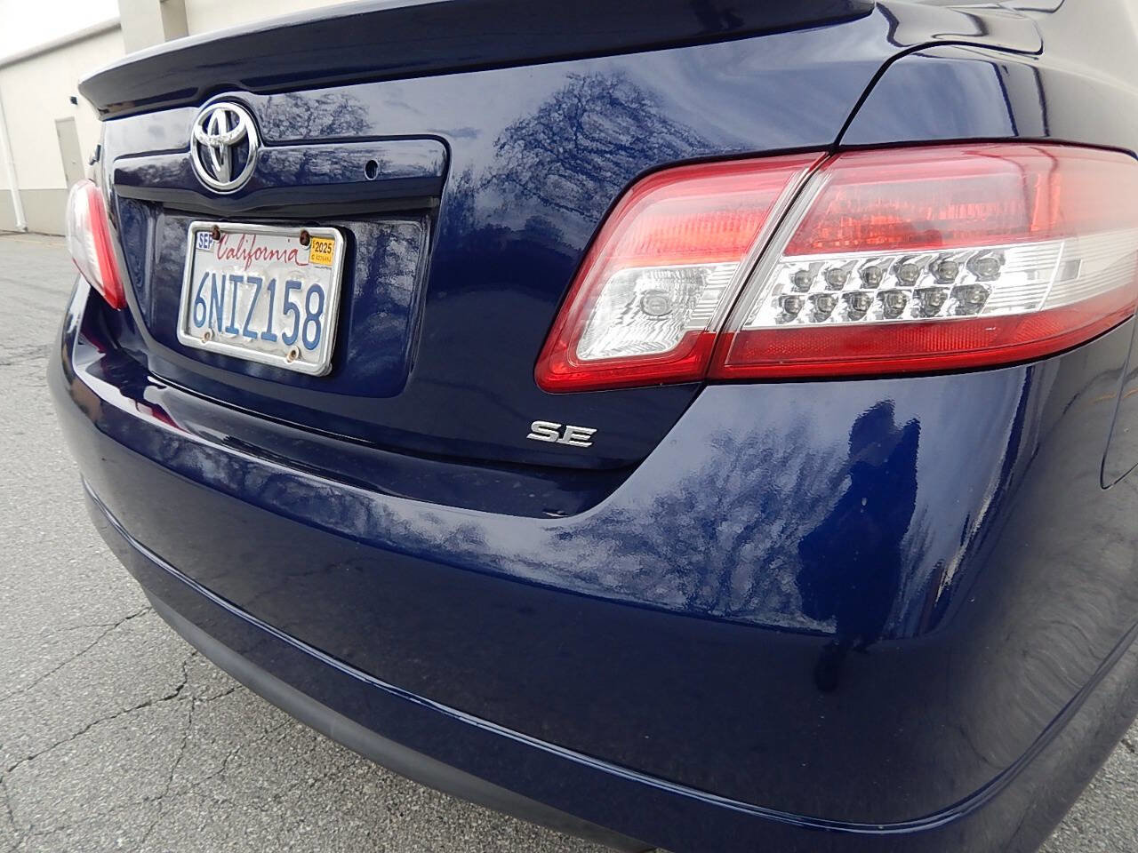 Used 2011 Toyota Camry SE w/ SE Extra-Value Pkg #1 FWD image 11