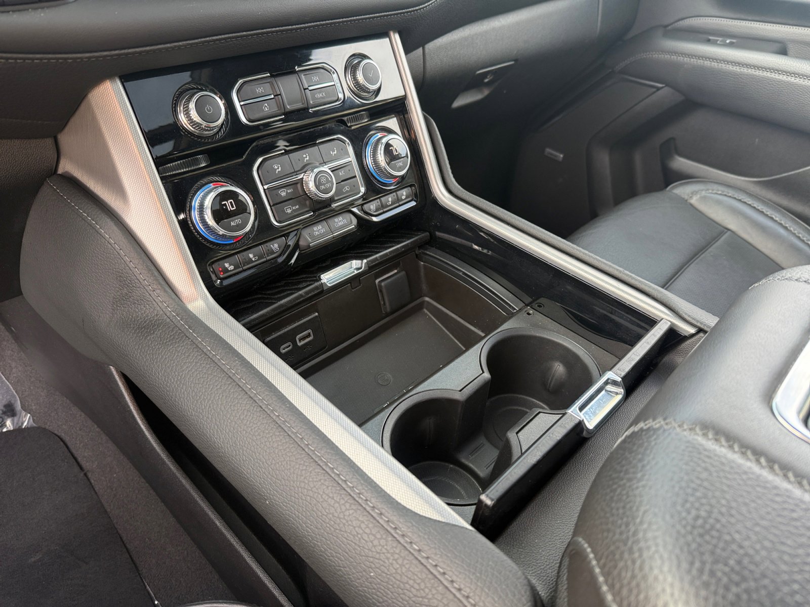 Used 2024 GMC Yukon Denali image 13