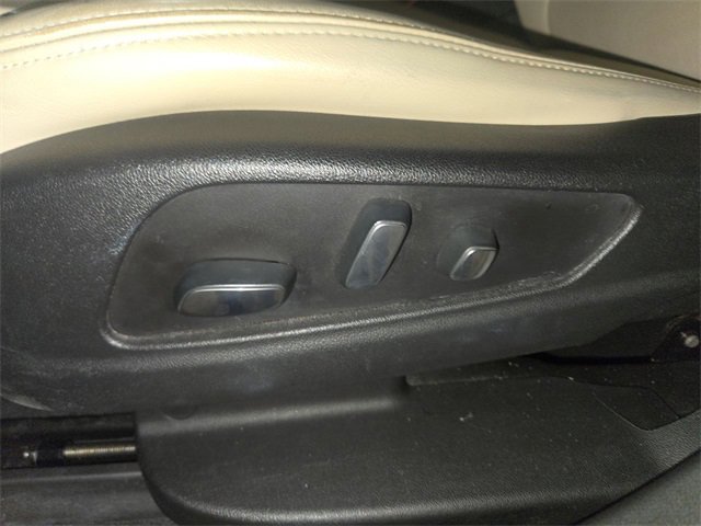 Used 2018 Cadillac XT5 Luxury w/ Driver Awareness Package image 12