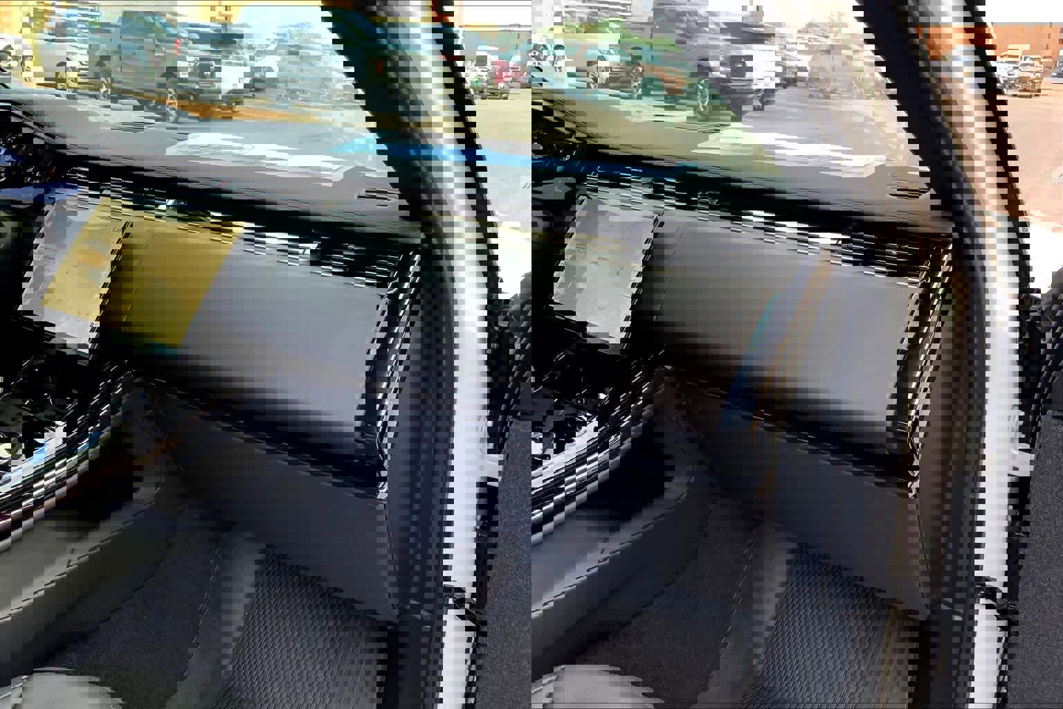 Used 2024 Land Rover Range Rover Sport Dynamic SE image 17