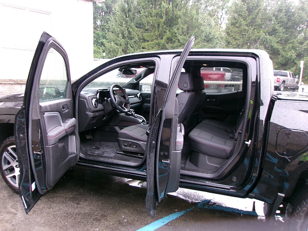 Used 2024 Chevrolet Colorado Z71 w/ Z71 Convenience Package 2 AWD/4WD image 14