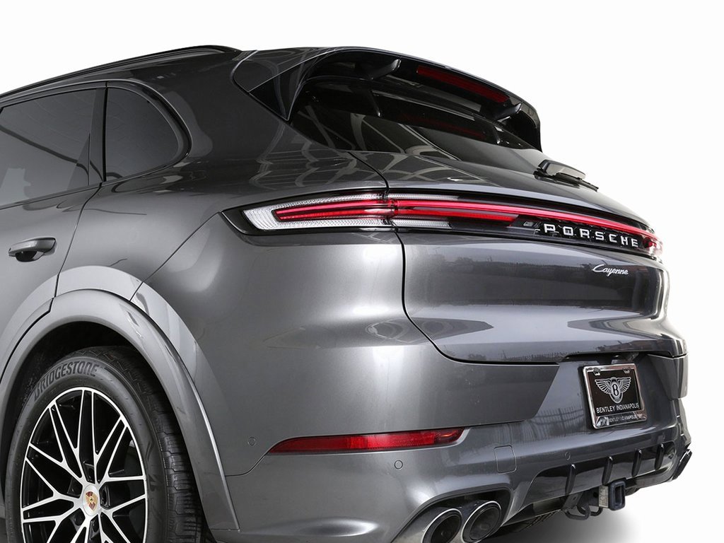 Used 2025 Porsche Cayenne image 8