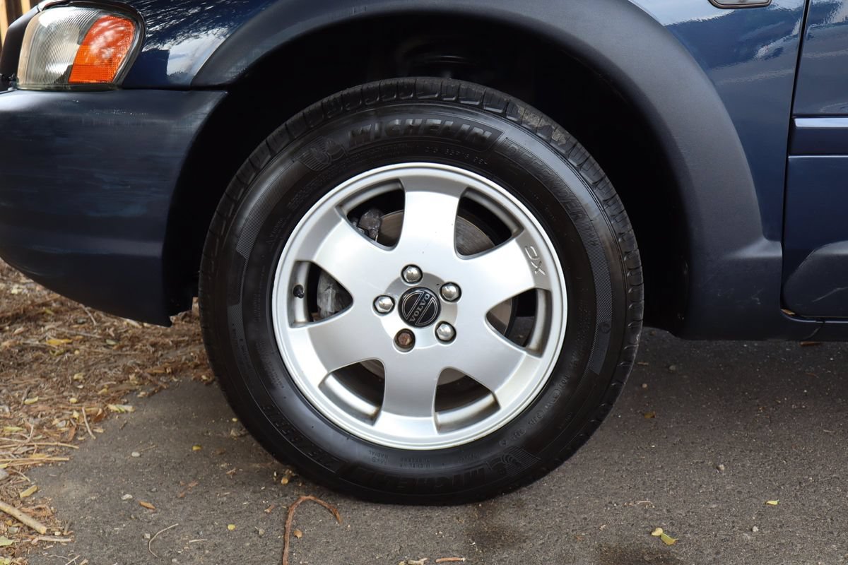 Used 2002 Volvo V70 Cross Country AWD/4WD image 40