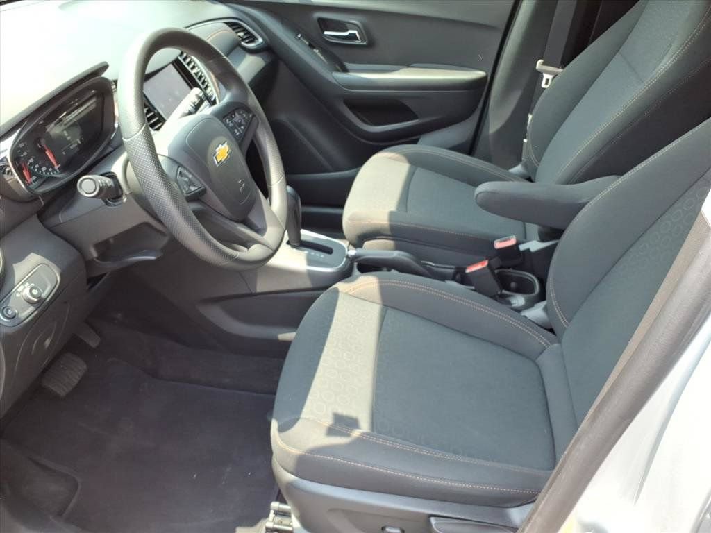 Used 2022 Chevrolet Trax LS w/ Tint and Cruise Package AWD/4WD image 10