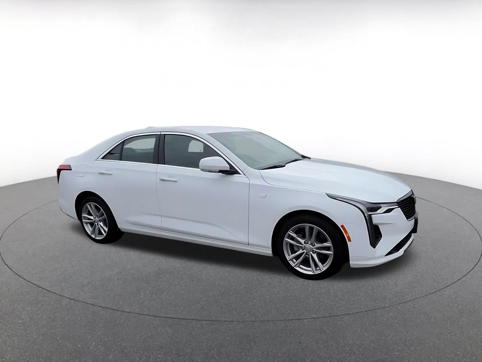 Used 2026 Cadillac CT4 Luxury RWD image 2