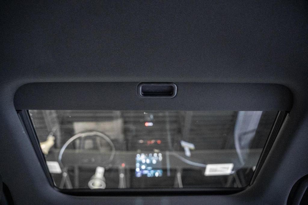 New 2025 Jeep Grand Cherokee Altitude image 32