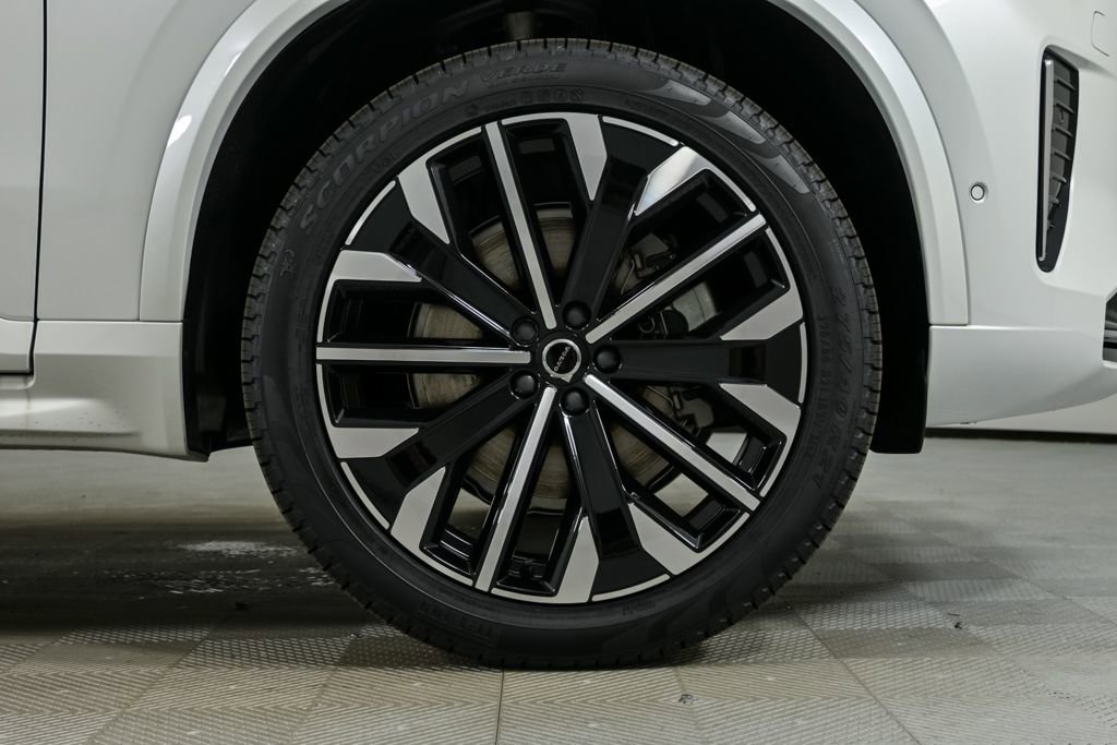 Certified 2026 Volvo XC90 B6 Plus w/ Protection Package Premier image 41