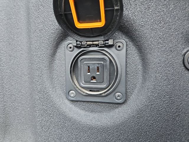 Used 2024 Nissan Frontier SL w/ Technology Package image 34