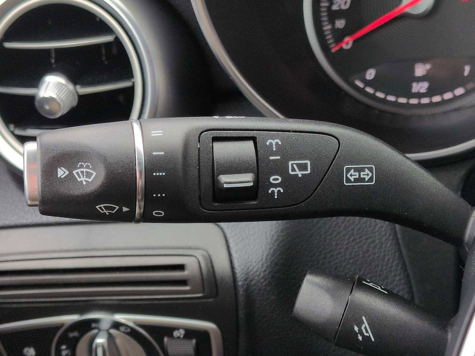 Used 2019 Mercedes-Benz GLC 300 4MATIC image 26