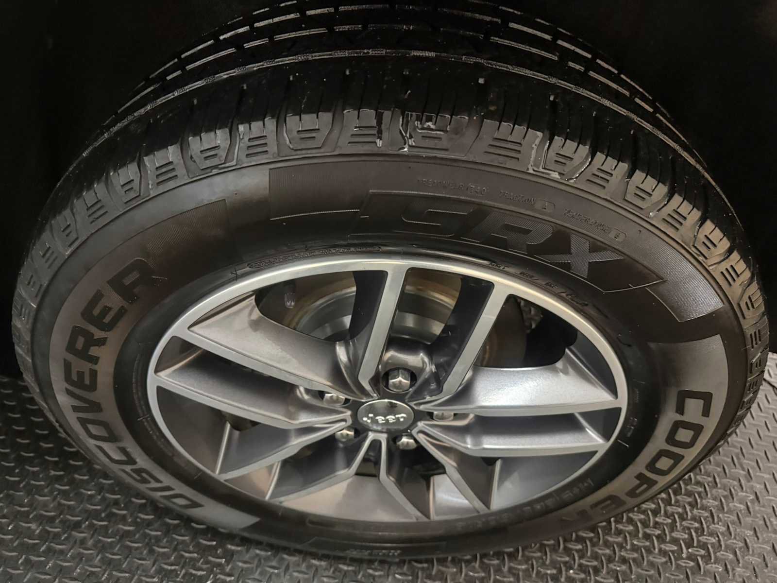 Used 2018 Jeep Grand Cherokee Limited AWD/4WD image 9