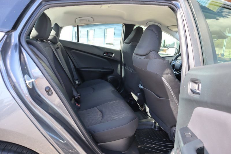 Used 2021 Toyota Prius LE FWD image 17