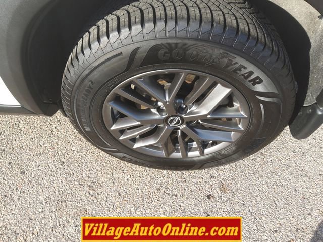Used 2023 Nissan Rogue S AWD/4WD image 12