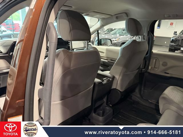 Certified 2023 Toyota Sienna LE FWD image 15