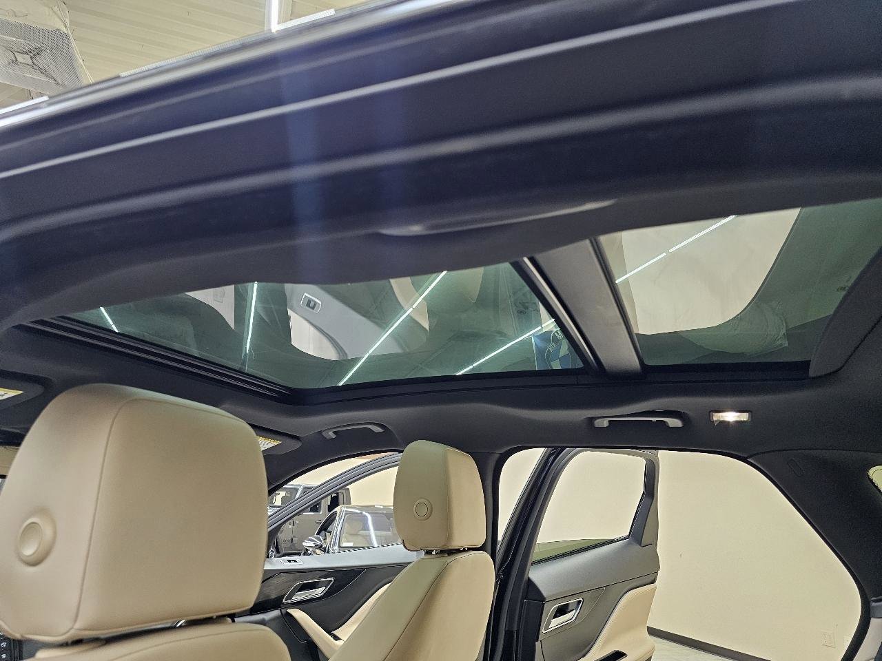 Used 2018 Jaguar F-PACE Premium AWD/4WD image 37