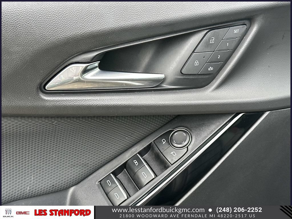 Used 2025 Chevrolet Equinox RS w/ Safety and Technology Package AWD/4WD image 17