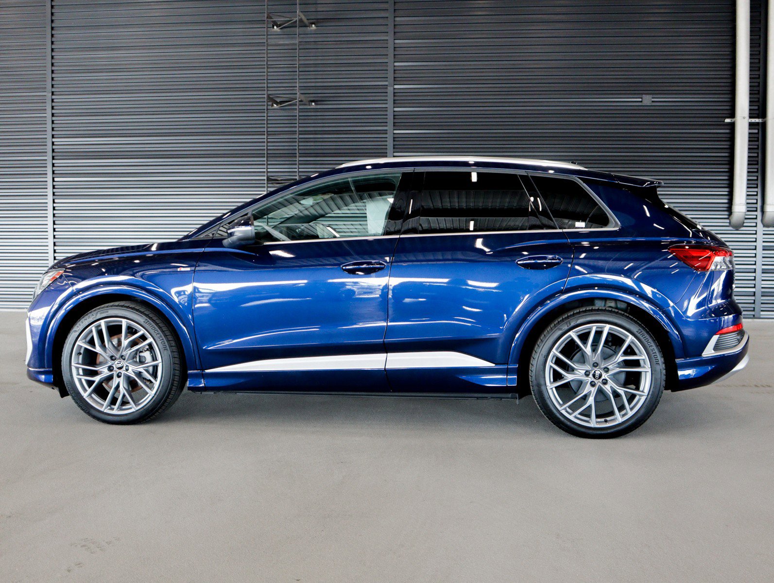 Used 2025 Audi Q4 e-tron Prestige w/ Sport Package image 10