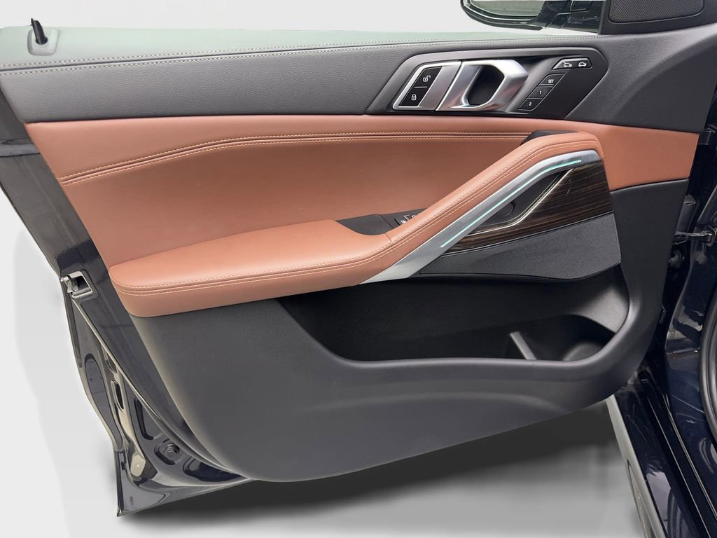 Used 2023 BMW X6 xDrive40i w/ M Sport Package image 32