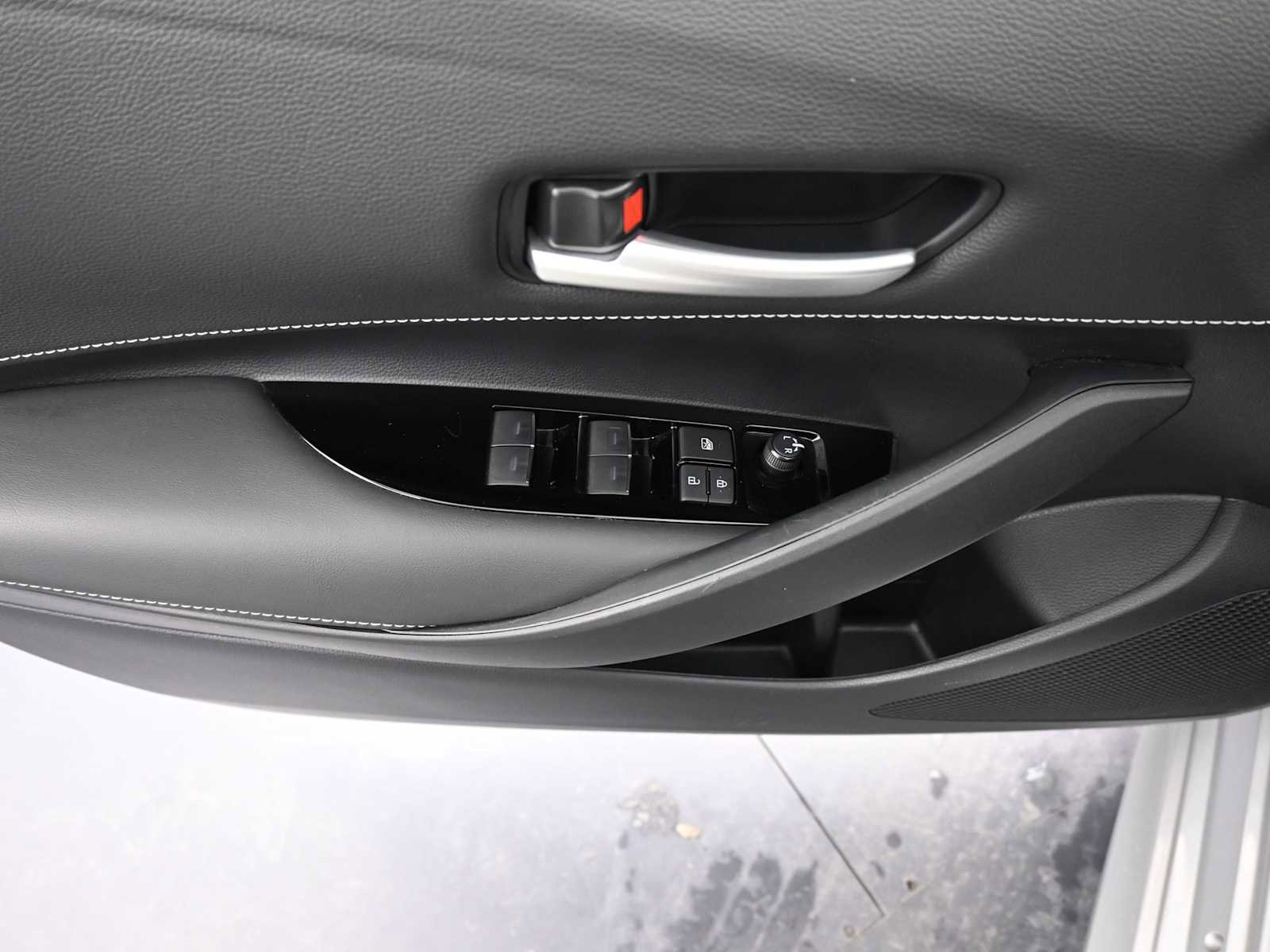 Used 2024 Toyota Corolla SE image 18