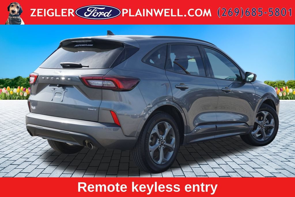 Used 2023 Ford Escape ST-Line Select AWD/4WD image 5