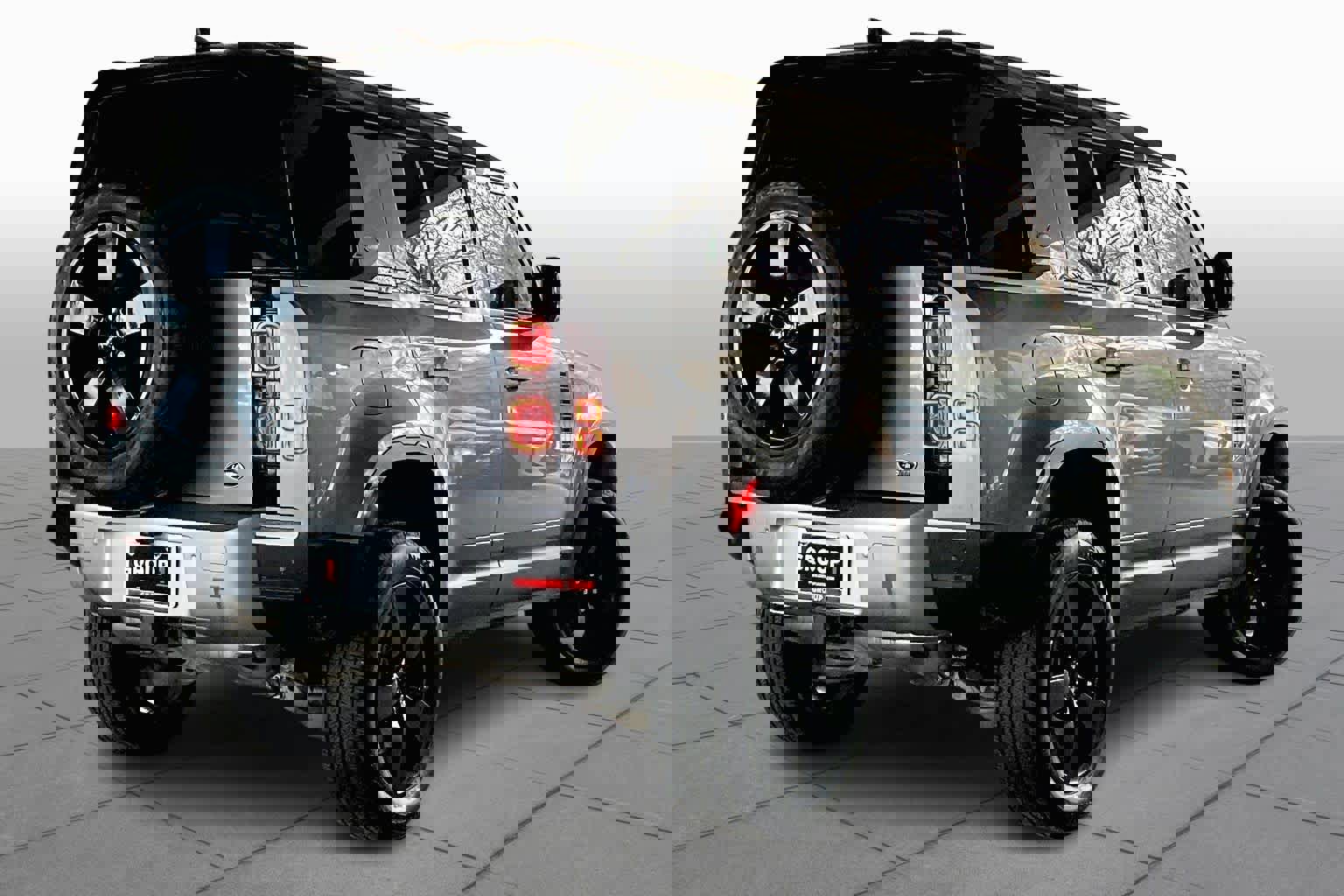 Used 2022 Land Rover Defender 110 SE image 13