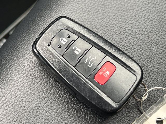 Used 2023 Toyota Highlander XLE AWD/4WD image 31