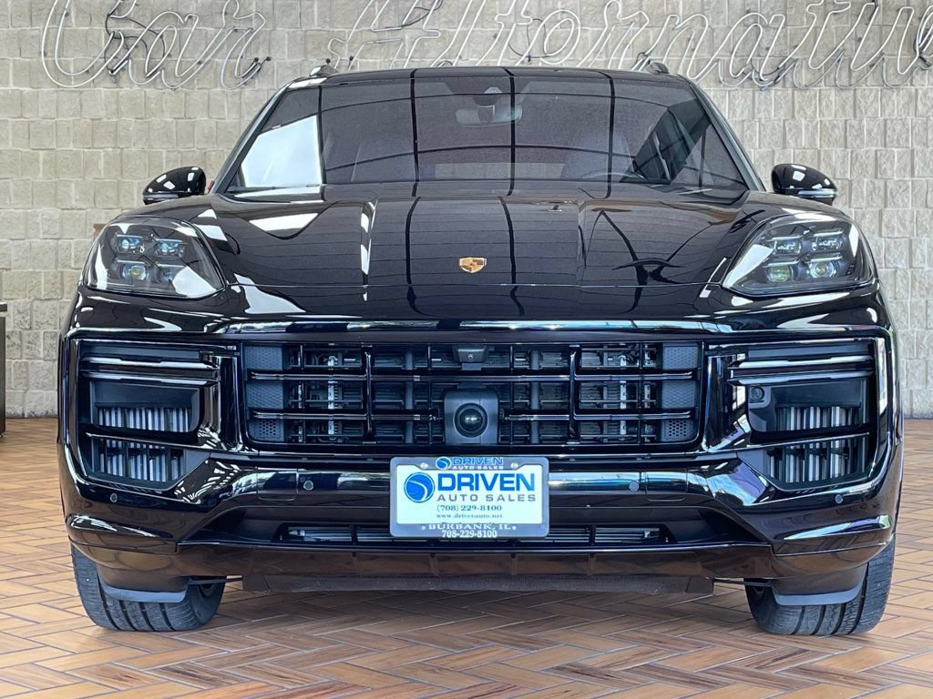 Used 2024 Porsche Cayenne Turbo AWD/4WD image 3