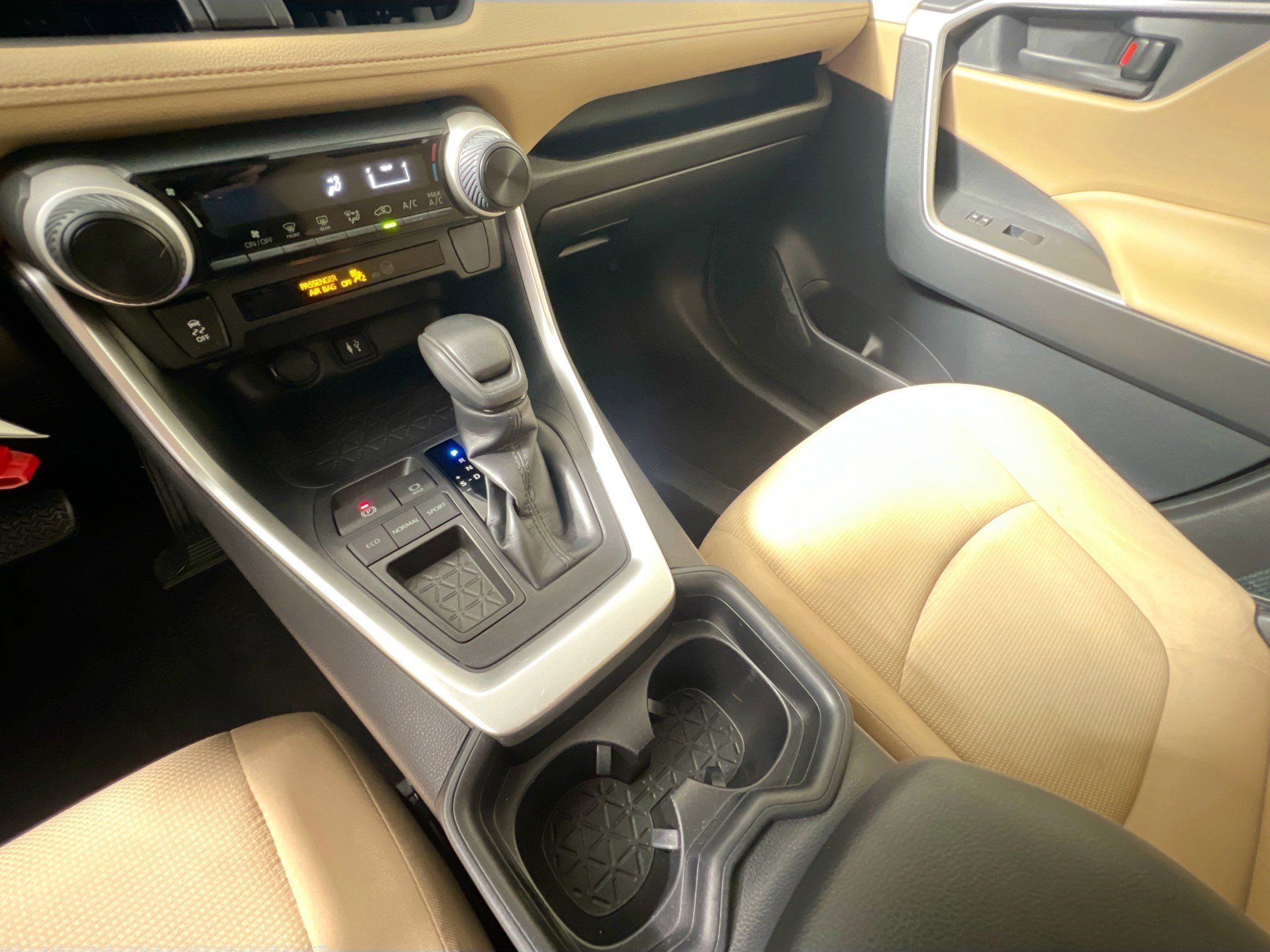 Used 2019 Toyota RAV4 LE image 25