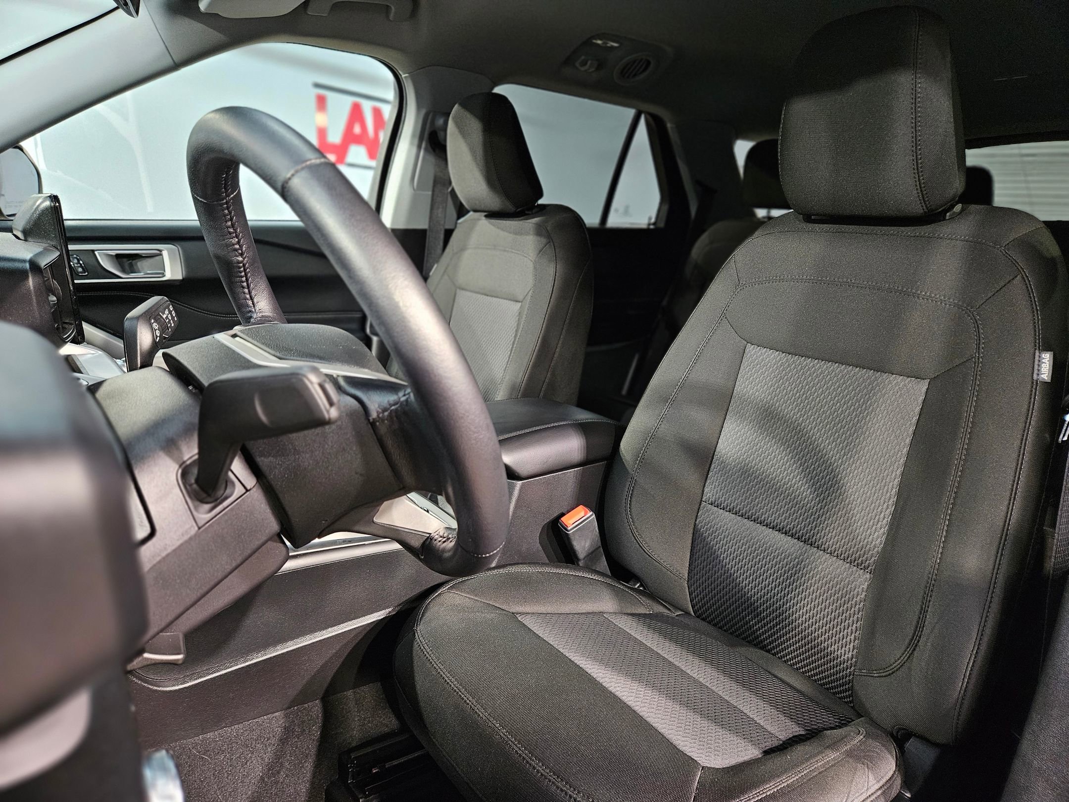 Used 2023 Ford Explorer XLT image 24