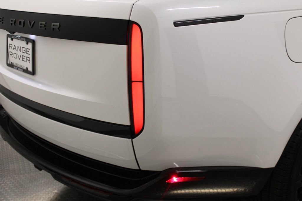Used 2025 Land Rover Range Rover SE image 10