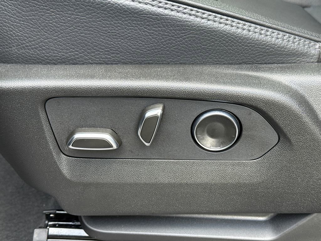 Certified 2025 GMC Yukon XL Denali w/ Denali Reserve Package image 17