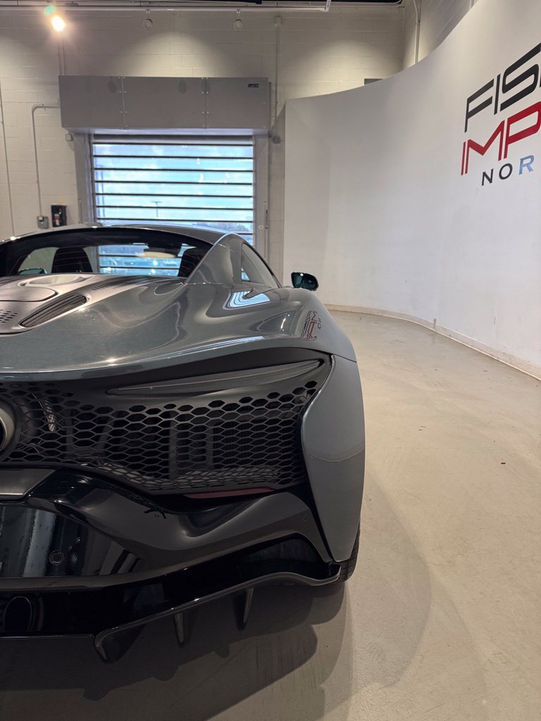 Used 2023 McLaren Artura RWD image 31