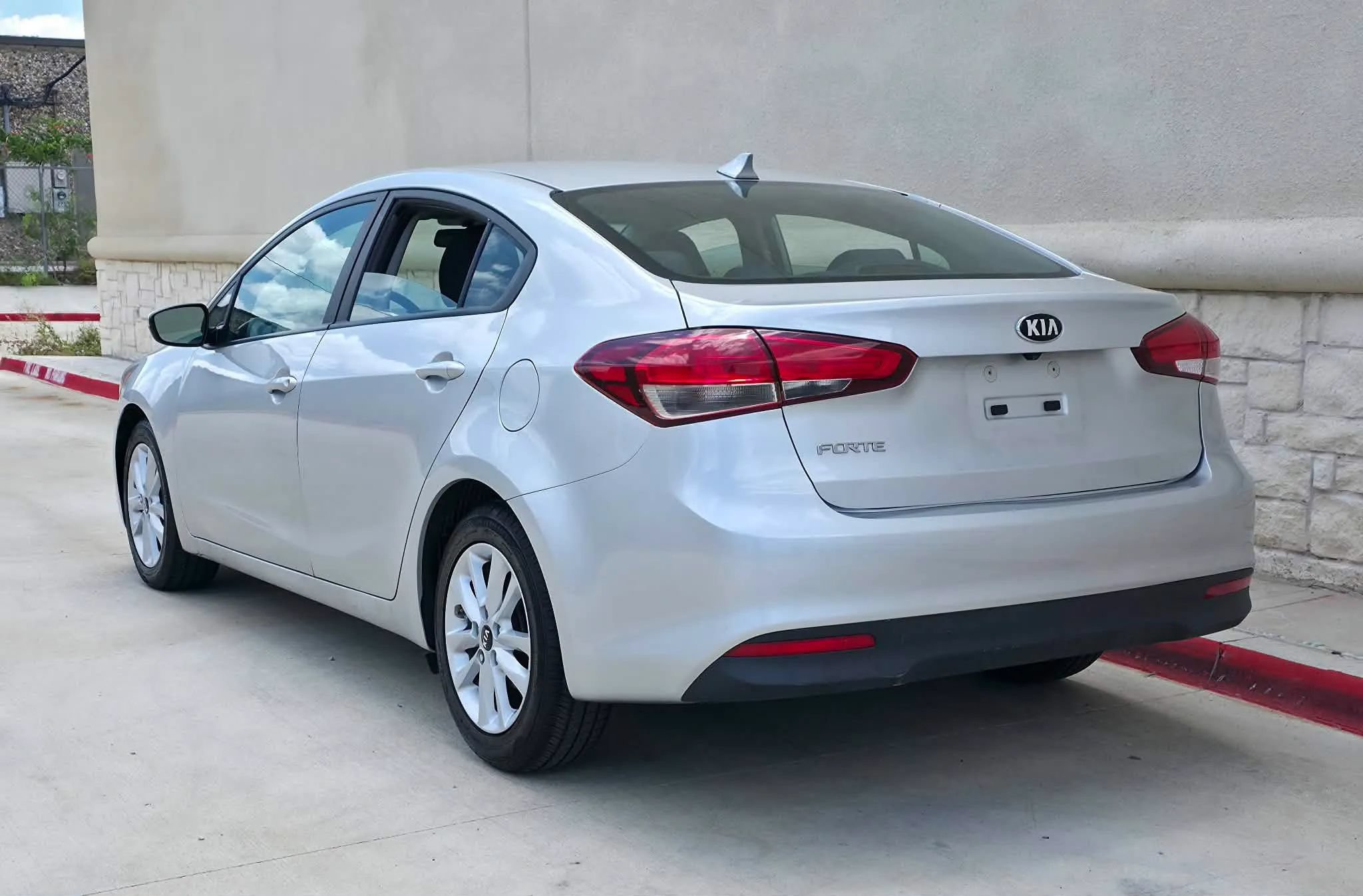 Used 2017 Kia Forte LX w/ LX Popular Package FWD image 5