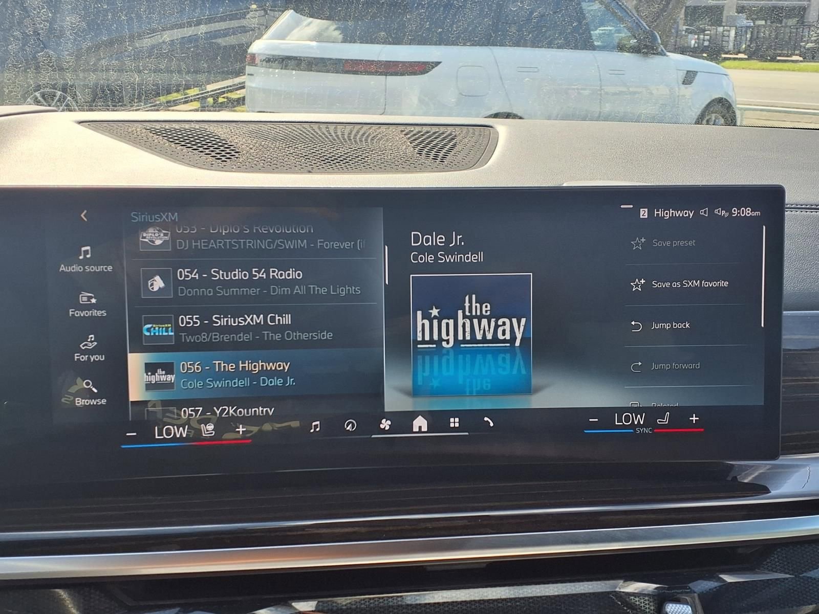 Used 2025 BMW X5 xDrive50e image 4