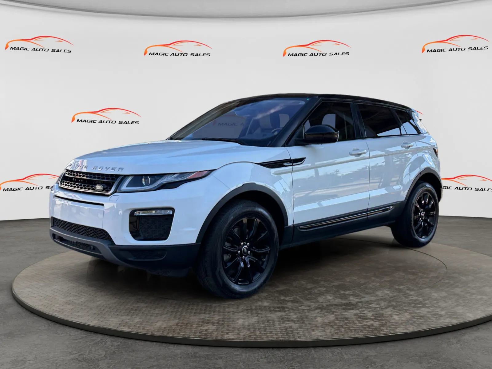 Used 2019 Land Rover Range Rover Evoque SE Premium image 1