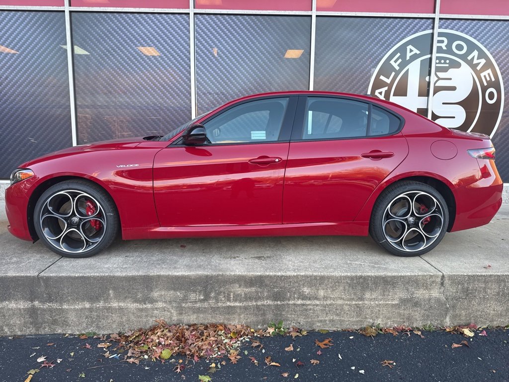 New 2025 Alfa Romeo Giulia AWD w/ Veloce Package AWD image 8