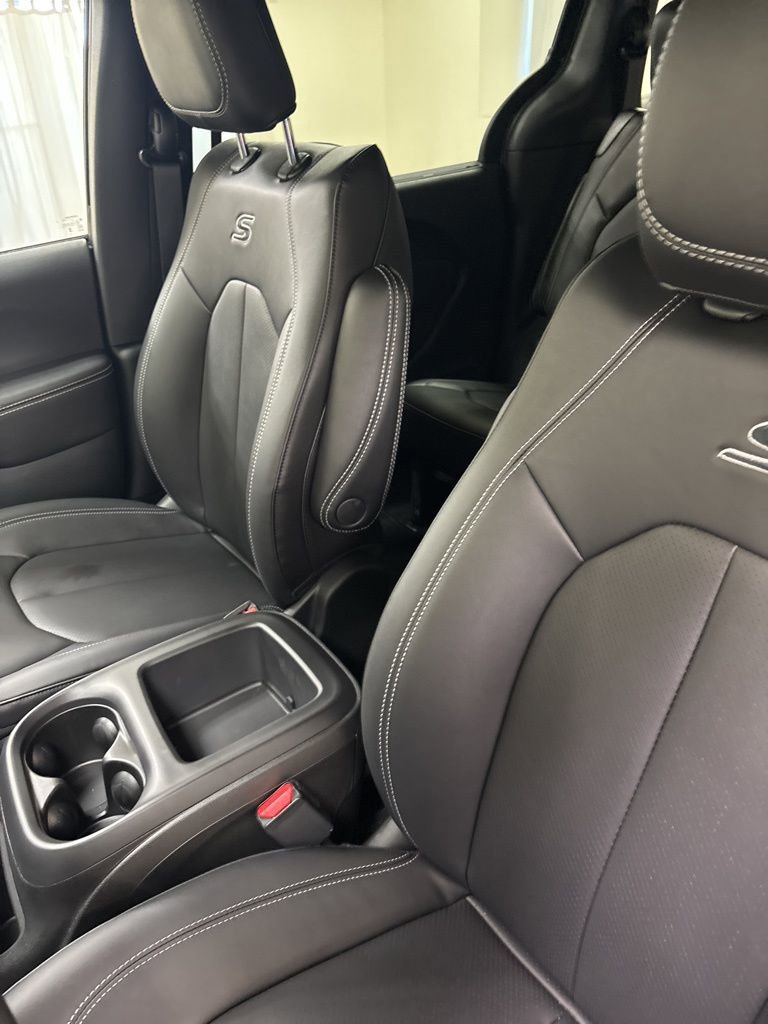 New 2026 Chrysler Pacifica Select w/ S Appearance Package image 17