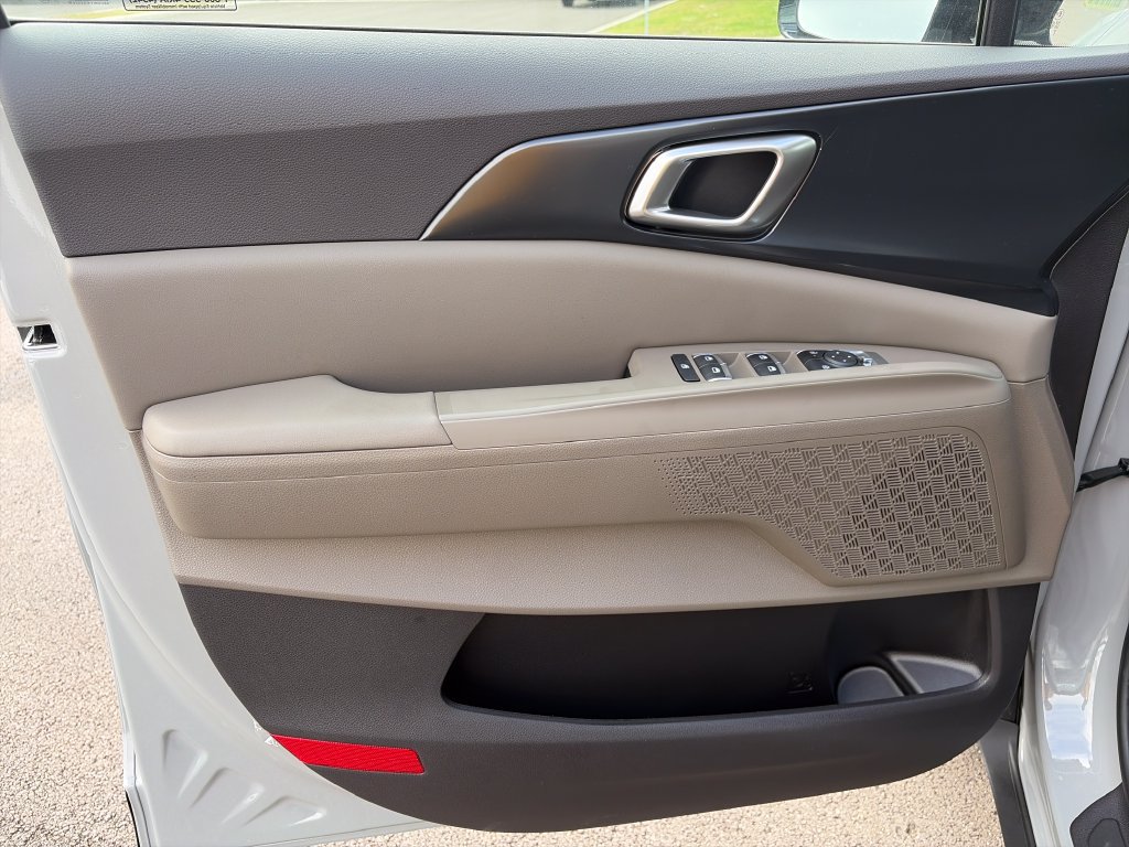 New 2027 Kia Carnival FWD image 16