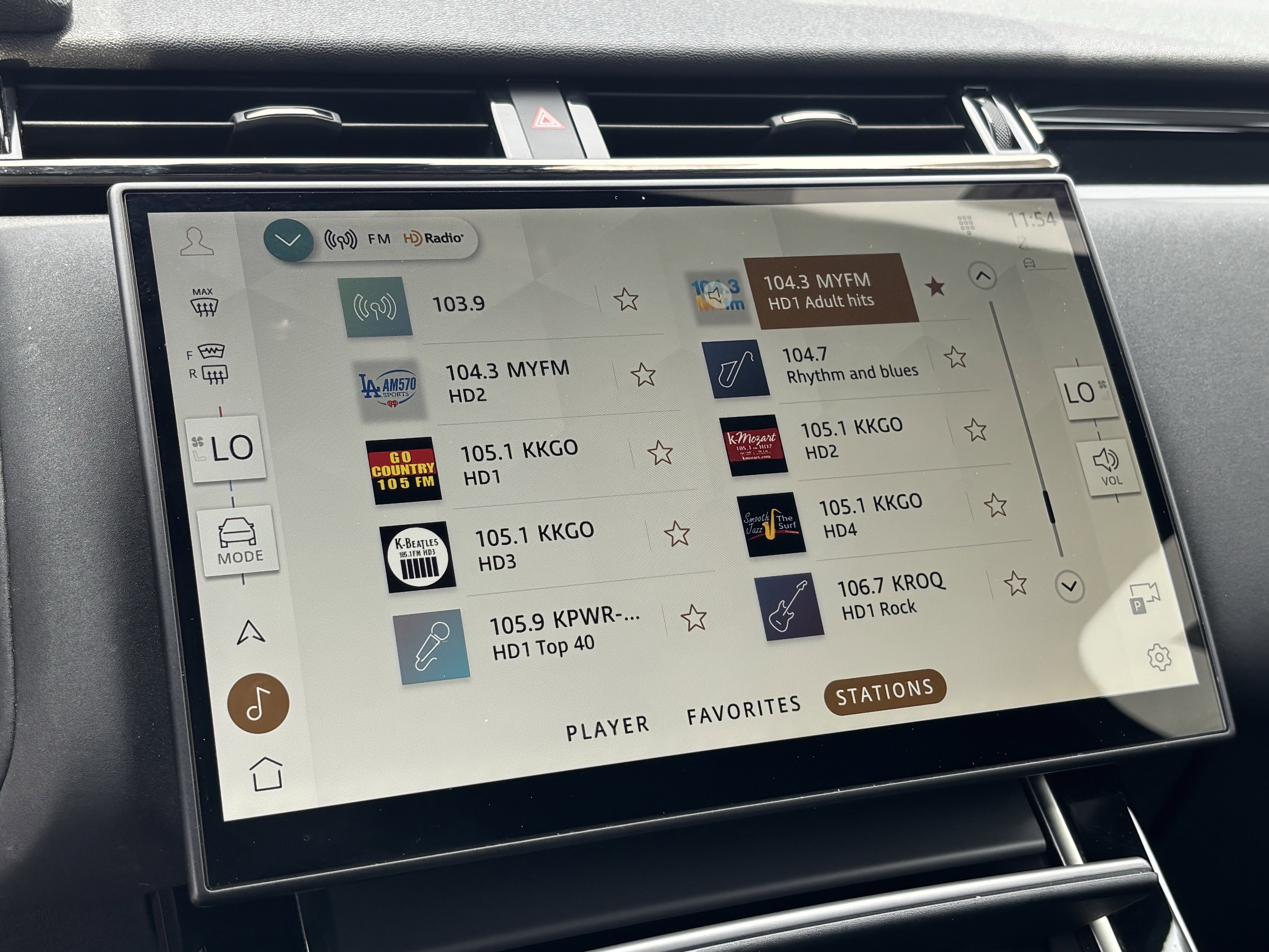 Used 2025 Land Rover Range Rover Velar Dynamic SE image 22