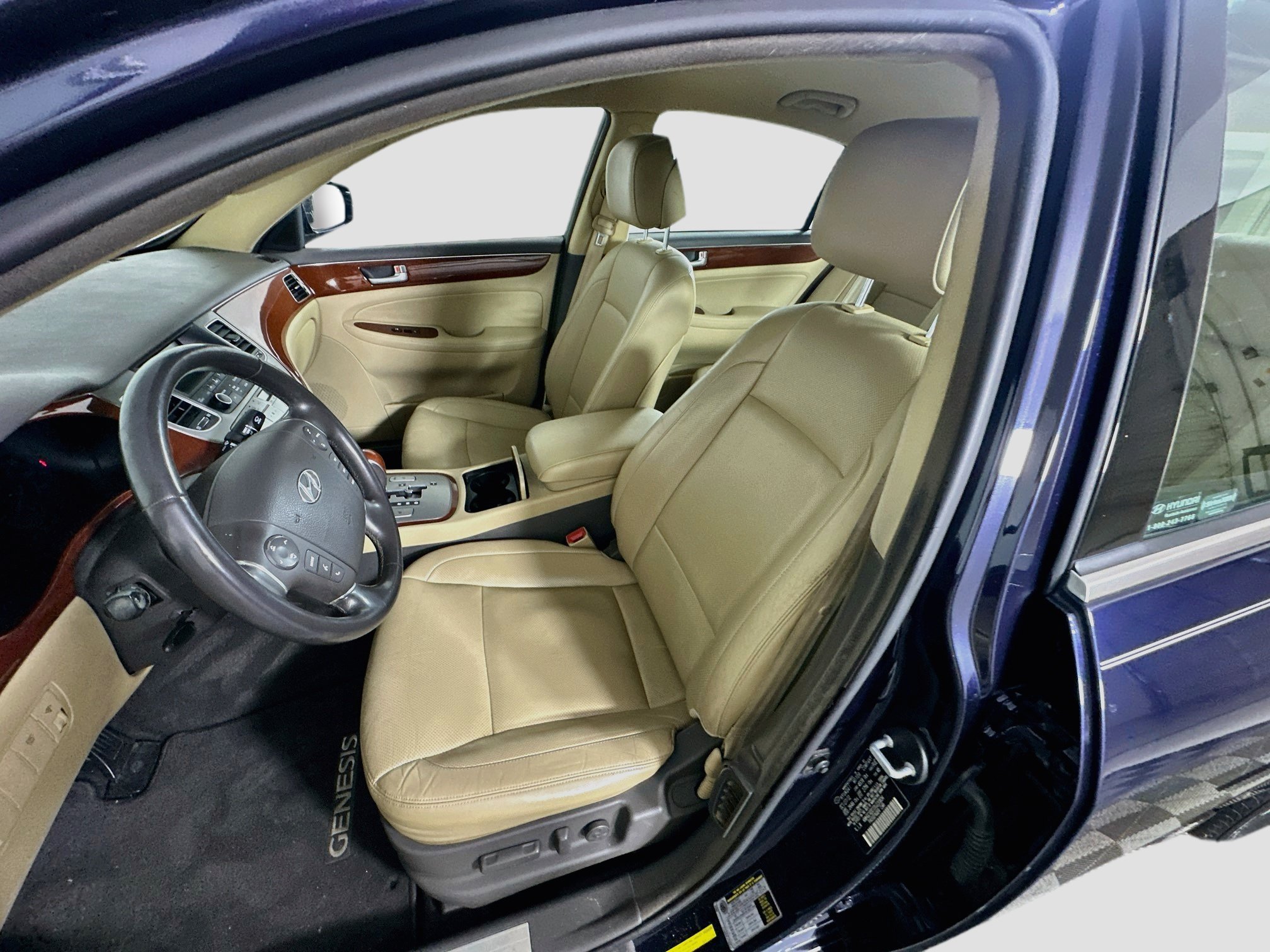 Used 2013 Hyundai Genesis 3.8 RWD image 13