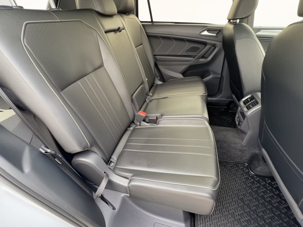 Used 2022 Volkswagen Tiguan SE R-Line FWD image 29