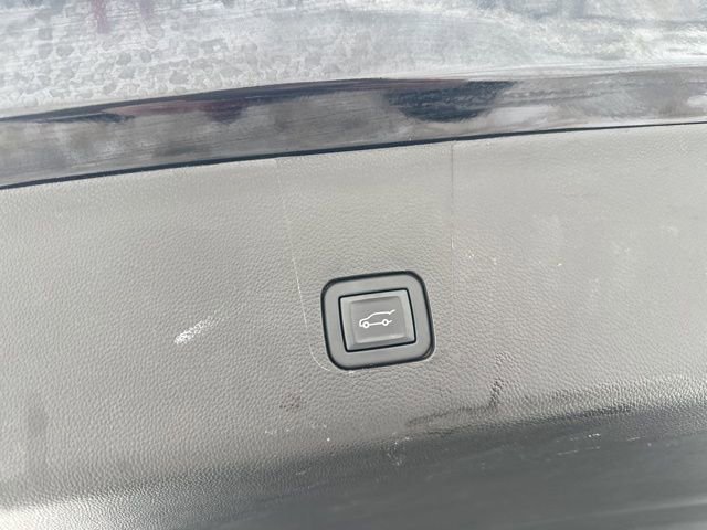 Used 2023 Chevrolet Traverse Premier w/ Redline Edition image 30