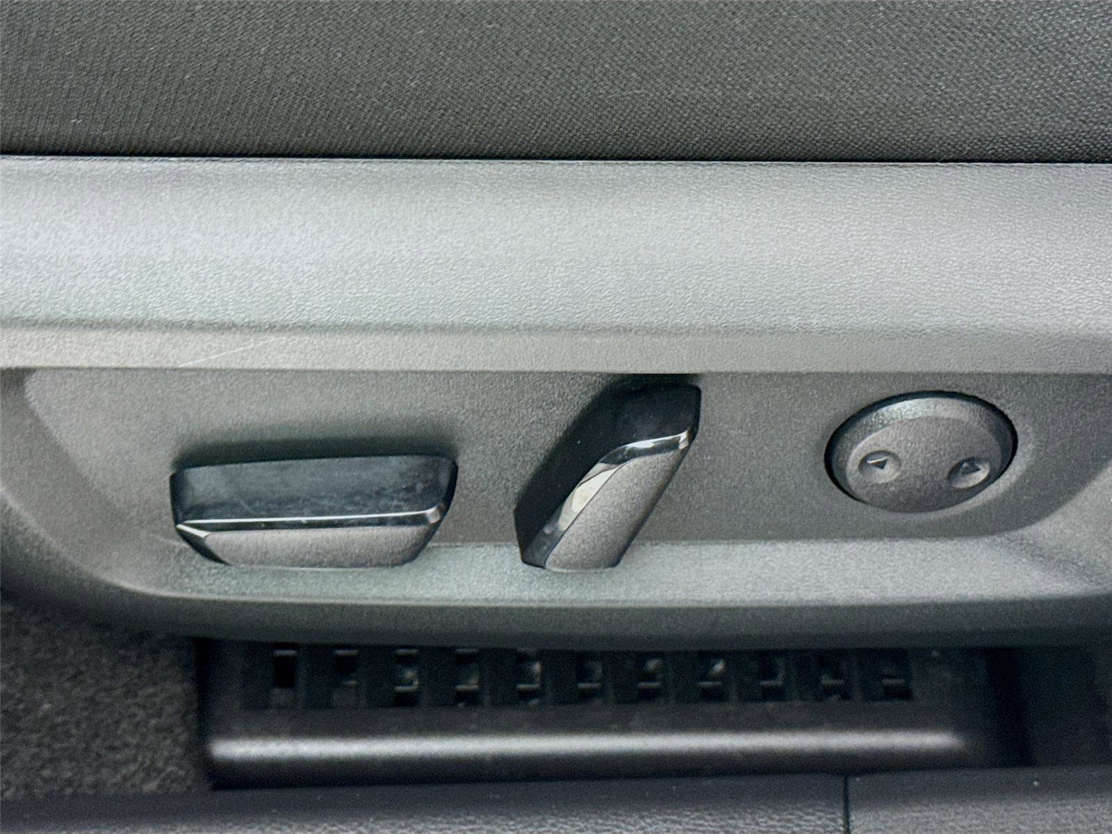 Used 2023 Nissan Rogue SV image 19