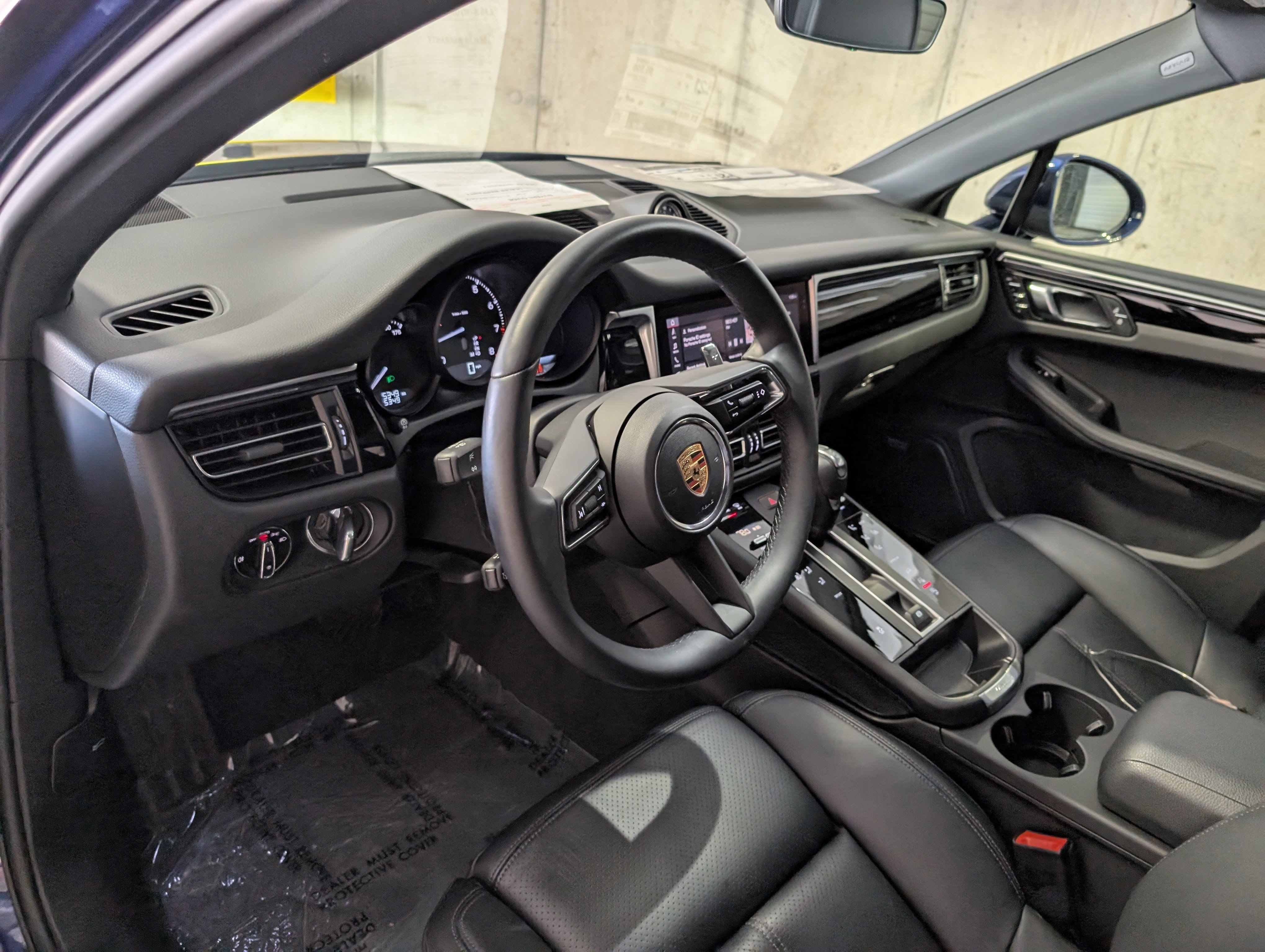 Certified 2024 Porsche Macan image 4