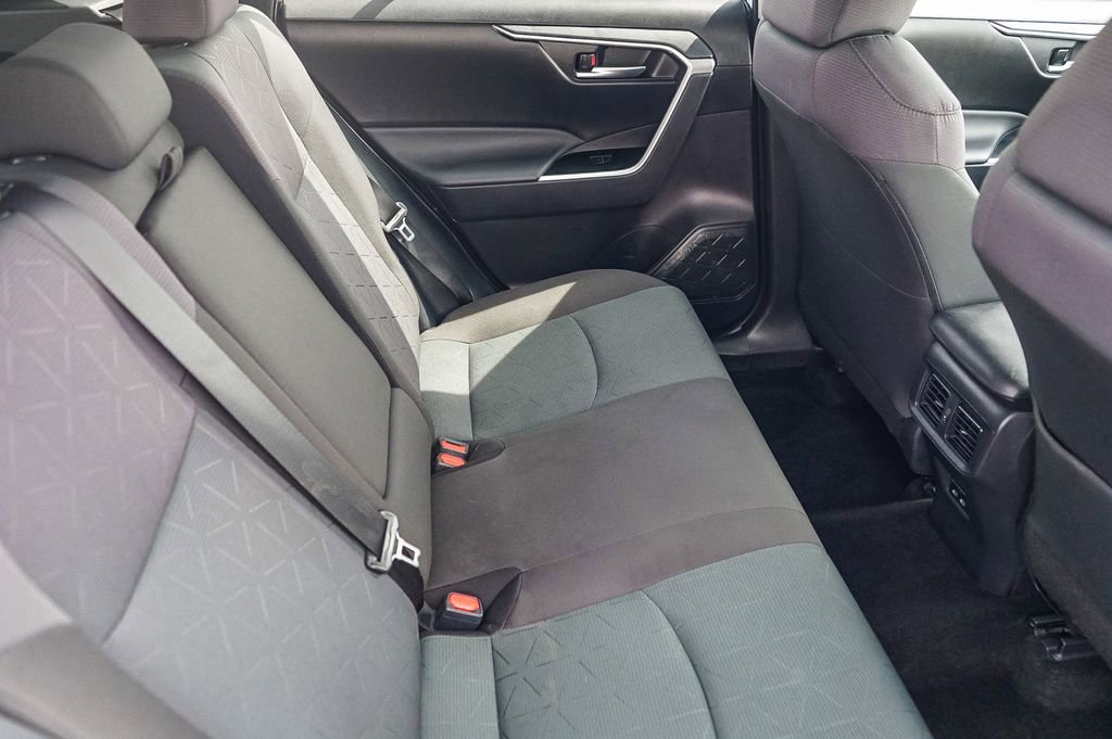 Used 2025 Toyota RAV4 XLE image 19