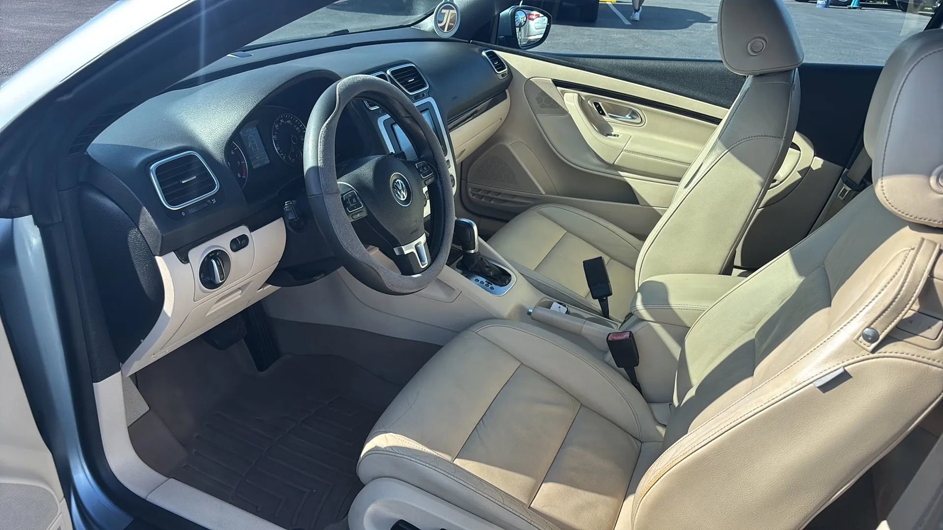 Used 2013 Volkswagen Eos Executive FWD image 12