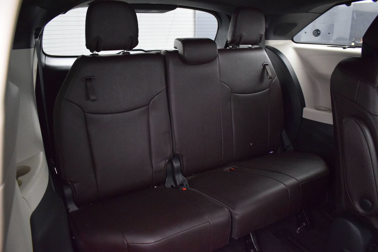 Used 2024 Toyota Sienna Platinum AWD/4WD image 12