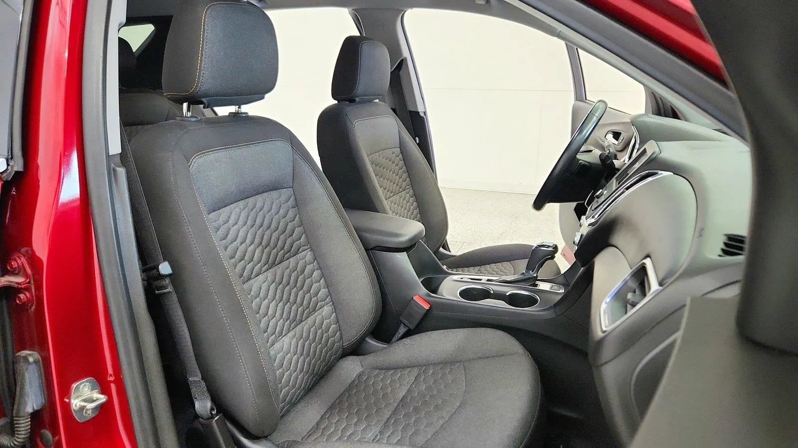 Used 2020 Chevrolet Equinox LT FWD image 31
