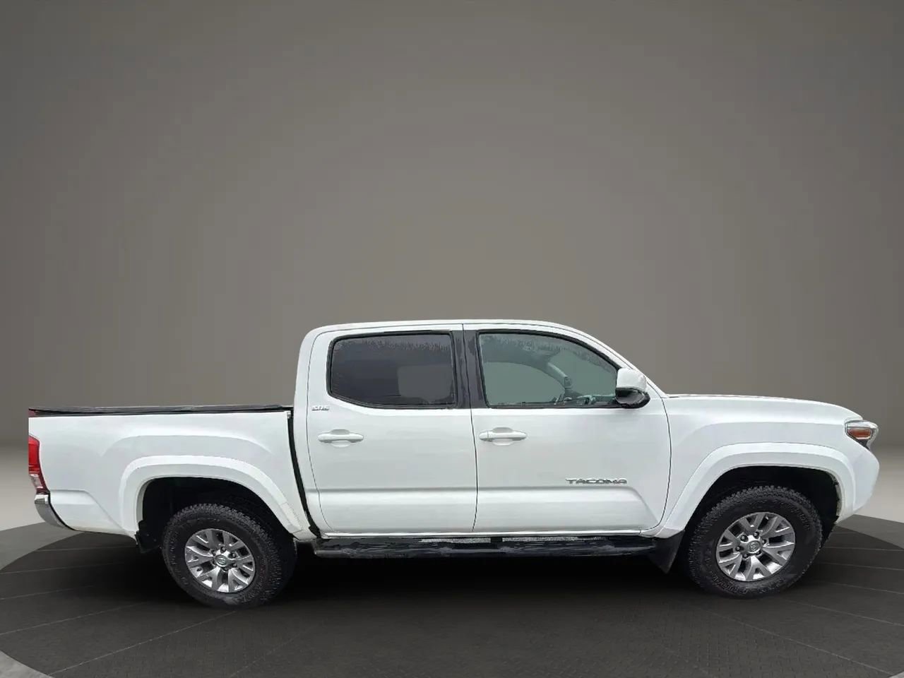 Used 2017 Toyota Tacoma SR5 image 5