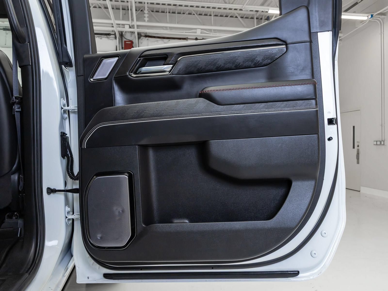 Used 2023 GMC Sierra 1500 AT4X AWD/4WD image 37